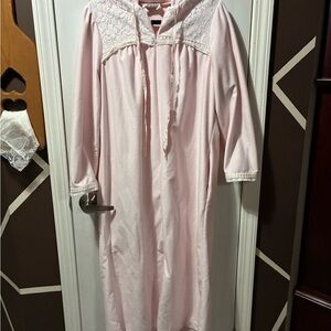 Elegant Vintage Pink Lace Trim Nightgown